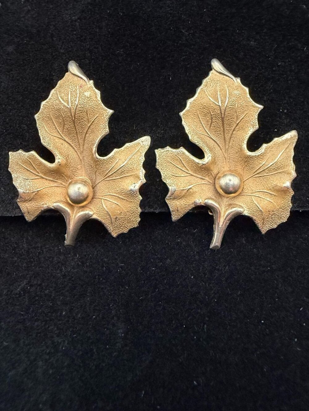 Vintage Gold-Tone Leaf  Clip-On Earrings
